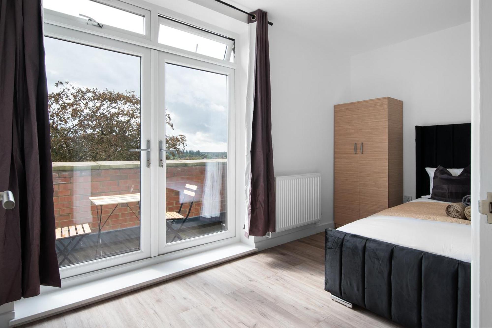 Livestay-Modern Apartments Building In Aylesbury アリスバーリー エクステリア 写真